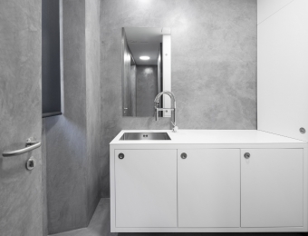 Novacolor-Wall2Floor-mikrosementti-lattiassa-ja-seinassa-khh