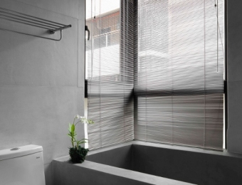 Novacolor-Wall2Floor-mikrosementti-lattiassa-ja-seinassa-wc