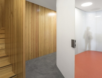 Novacolor-Wall2Floor-mikrosementti-lattiassa-toimisto