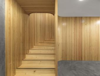 Novacolor-Wall2Floor-mikrosementti-lattiassa-toimisto