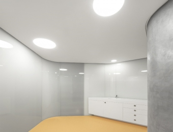 Novacolor-Wall2Floor-mikrosementti-seinassa-alakerta