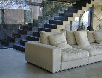 Wall2Floor-mikrosementti-lattiassa-harmaa